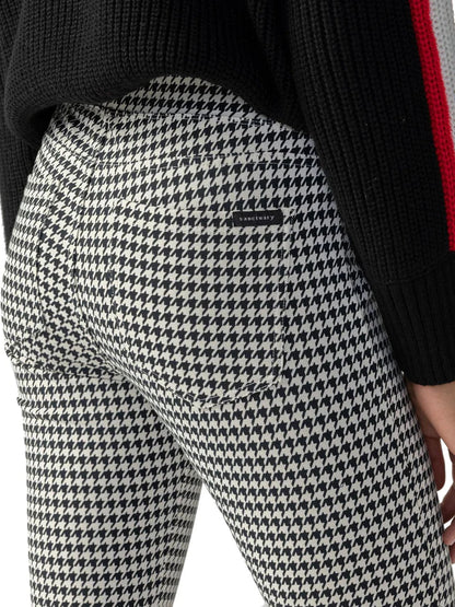 Runway leggings in a classic houndstooth pattern.