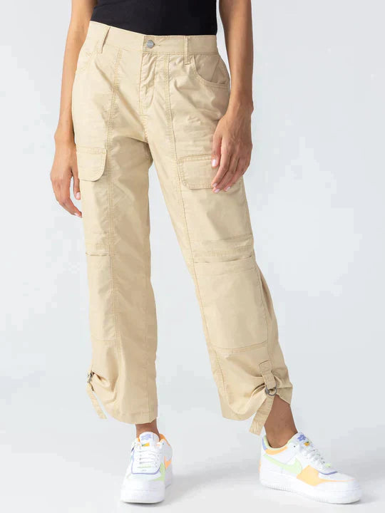 Cali cargo pants in true khaki color.